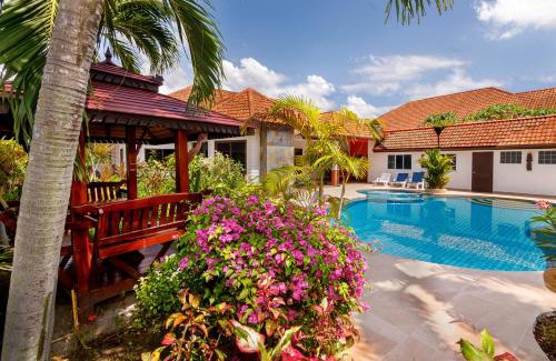 Nong Prue Villa | Pattaya Hill minutes from the beach and City Pattaya
