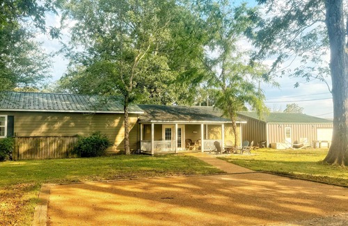 Dundee House | Patton’s Place on beautiful Moon Lake near Clarksdale, MS and Helena, AR