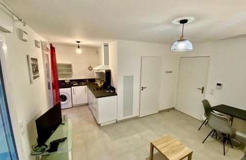 Riou - Petit Juas - Av de Grasse Apartment | PAUL DOUMER #1 By SCLS Locations