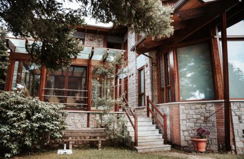 Pavliani House | Pavliani Cliffside Retreat