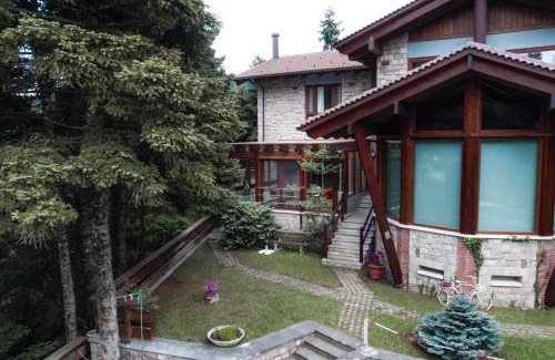 Pavliani House | Pavliani Cliffside Retreat