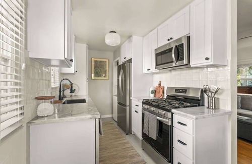 Crown Point House | PB Bungalow-Private fenced yard-Parking-Remodeled!