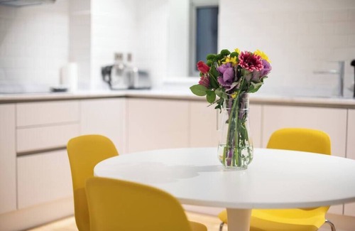 Holland Park Apartment | PBC | Two Bedroom Apartment with Balcony NS04