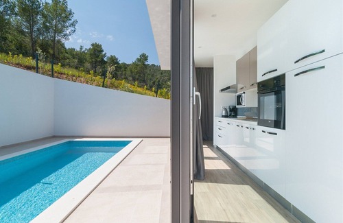 Stomorska Villa | Peace and quiet, away from the noise of the city, villa offers a divine holiday