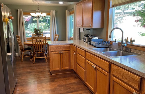 Raymond House | Peace and quiet. Hidden Serenity at Country Charm house.