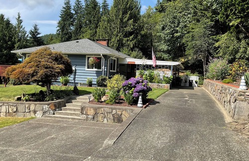Raymond House | Peace and quiet. Hidden Serenity at Country Charm house.