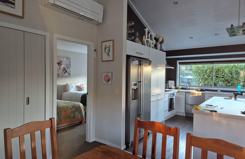 Acacia Bay House | Peace and Tranquilty Close to Town