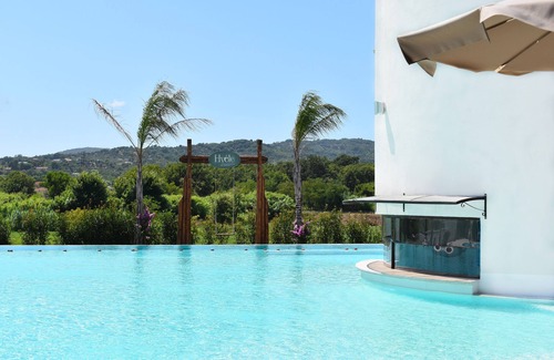Casal Velino Apartment | Peace in Hyéle: Apartment with Breathtaking Garden and Enchanting Pool!