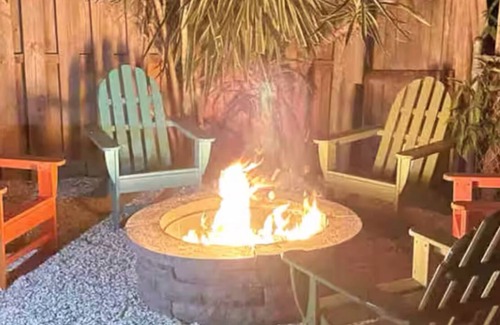 Sunset Beach Apartment | Peace, Love, & Music -Steps to the Sand, King bed, Queen sofa bed, ISLAND LIFE!