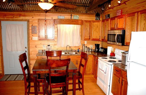 Jonesville Cabin | Peace of mind on the Lake