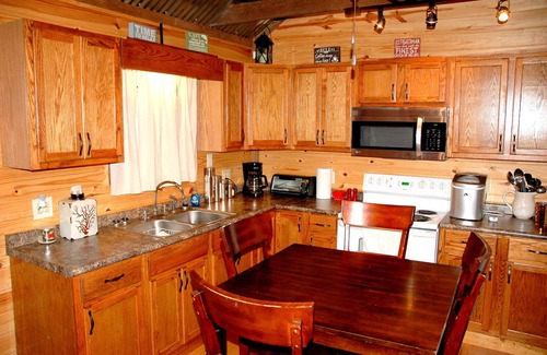 Jonesville Cabin | Peace of mind on the Lake