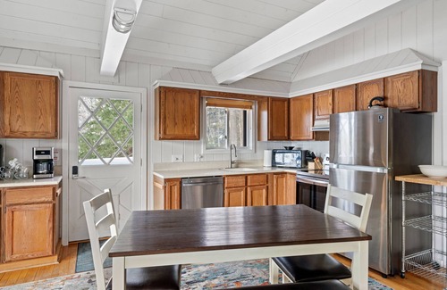 Charlevoix Cabin | Peace on the Lake.close to Downtown Charlevoix