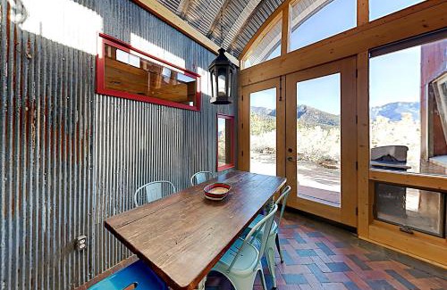 Valdez House | Peace & Pizza