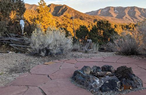 Valdez House | Peace & Pizza