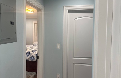 Queens House | Peaceful 1 bedroom house with AC in Queens