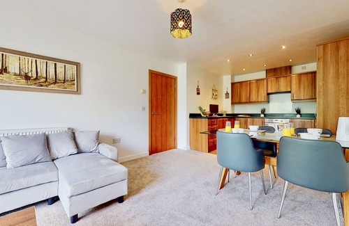Maidstone Apartment | Peaceful 2 Bed Riverside Apartment With Parking in Central Maidstone