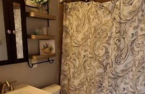 Town of Hastings House | Peaceful 2-bedroom town house with fireplace