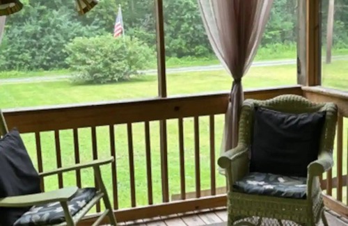 Jordan Cabin | Peaceful 2 Bedroom Cabin- Foery Path
