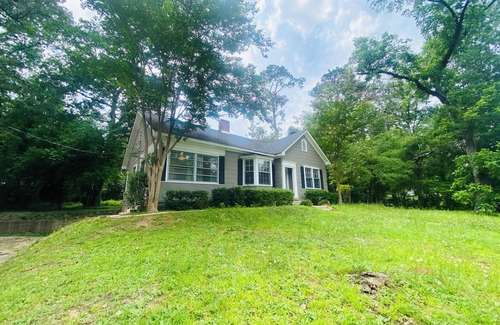 Meridian House | Peaceful 2-bedroom house with AC in charming Meridian