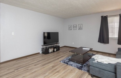 West Carrollton Apartment | Peaceful 2-Bedroom Near Dayton