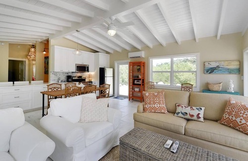 Islamorada House | Peaceful 2 Bedroom Oceanfront Cottage with Pool and Dock