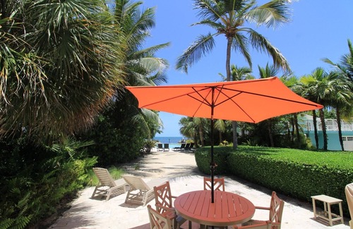 Islamorada House | Peaceful 2 Bedroom Oceanfront Cottage with Pool and Dock
