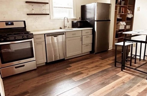 Homestead Apartment | Peaceful 2 beds near Pittsburgh!