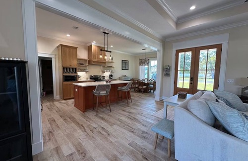 Kingsland House | Peaceful 3-bed, 3 bath house with AC in charming Kingsland