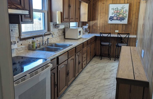 Saint Mary House | Peaceful 4BR ranch w/hot tub, fire pit & quick access to Ste. Genevieve’s wineries & shops.