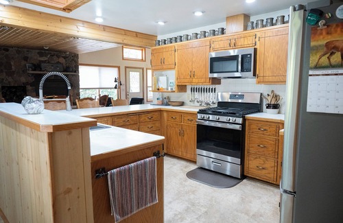 Brainerd House | Peaceful 5-Bedroom Family Retreat - Main House & Cabin on Camp Lake