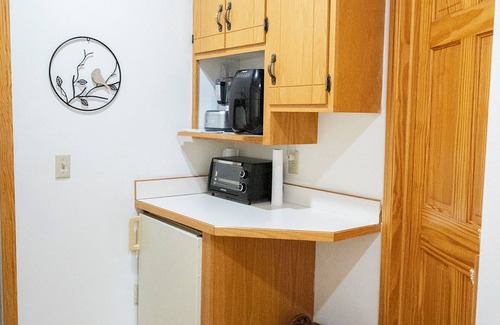 Brainerd House | Peaceful 5-Bedroom Family Retreat - Main House & Cabin on Camp Lake