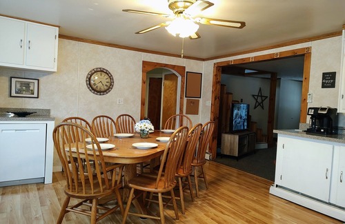Huntingdon House | Peaceful Acres – Minutes to Raystown Lake