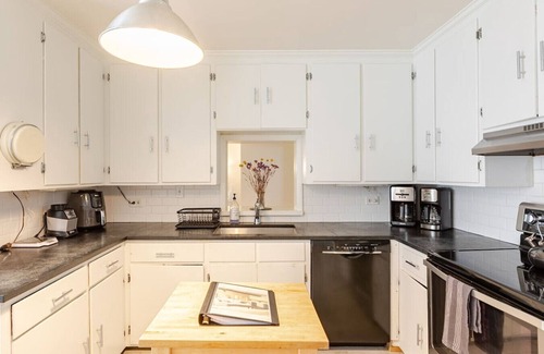 Venable House | Peaceful and Spacious Woodland Haven Near UVA