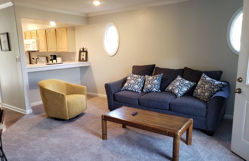 Knoxville House | Peaceful Beautiful Townhouse