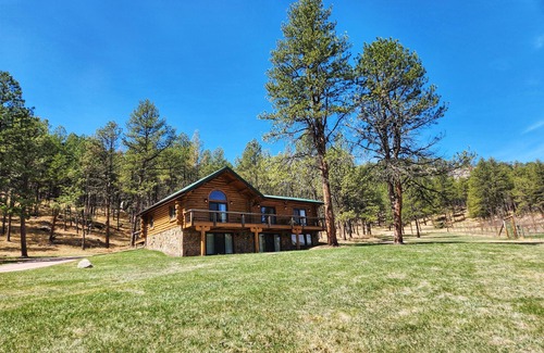 Custer Cabin | Peaceful Cabin Getaway near Wind Cave and Custer National Park