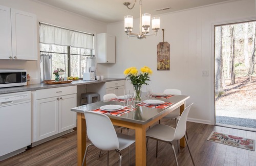 Hendersonville Cabin | Peaceful cabin near downtown