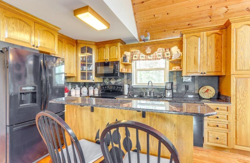 Murphy House | Peaceful Cabin Retreat - 9 Mi to Murphy!