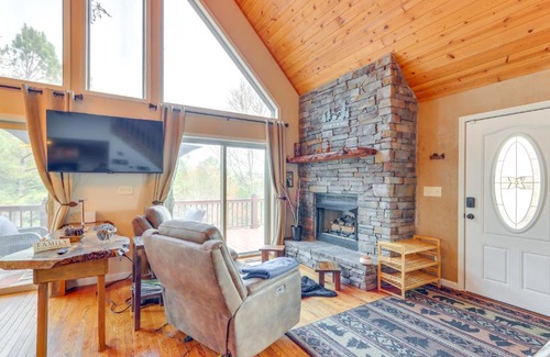 Murphy House | Peaceful Cabin Retreat - 9 Mi to Murphy!