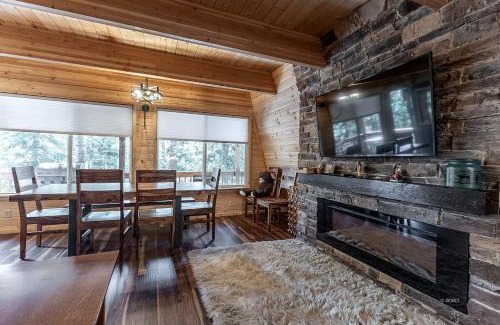 Meadow View Heights House | Peaceful Cabin Surrounded by Nature for a Memorable Getaway in Duck Creek Village, Utah