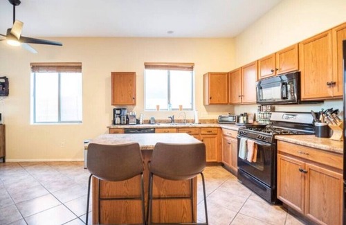 Vail House | Peaceful casita near wineries, national parks, and more. Family & pet-friendly!