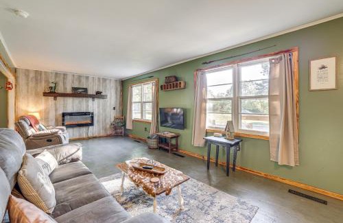 Cassville House | Peaceful Cassville Vacation Rental - Hike and Fish!