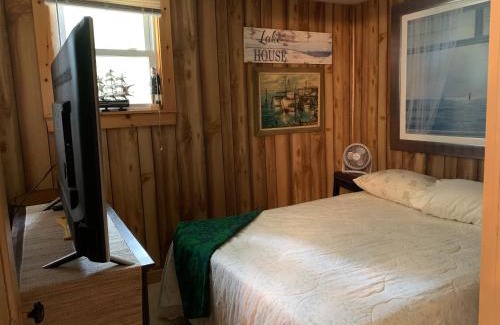 Town of Catharine House | Peaceful Cayuta Lake Cottage with early check in