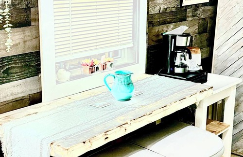 Kyle Cottage | Peaceful Charming Tiny Home