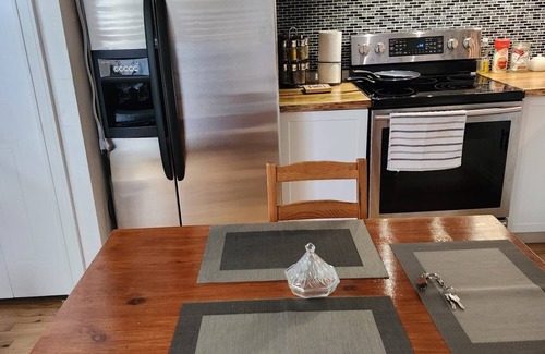 Youville Apartment | Peaceful, comfortable 3-bedroom apartment in the heart of Montreal