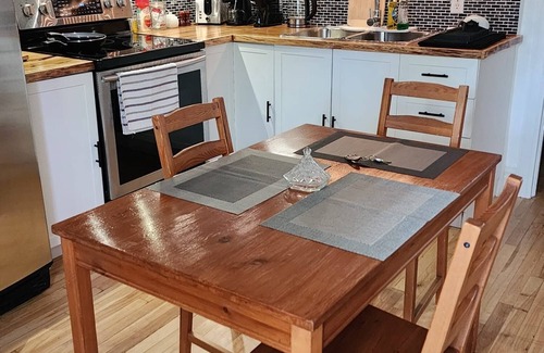 Youville Apartment | Peaceful, comfortable 3-bedroom apartment in the heart of Montreal