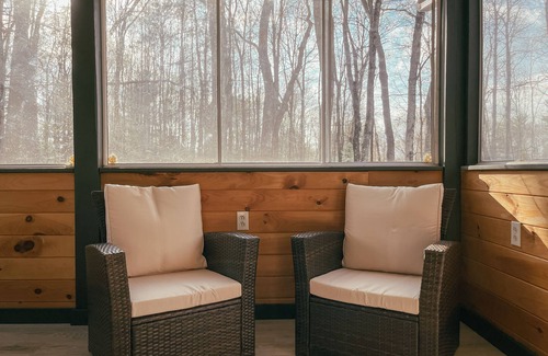 Tafton Cottage | Peaceful Cottage by Lake Wallenpaupack, Dog Friendly!