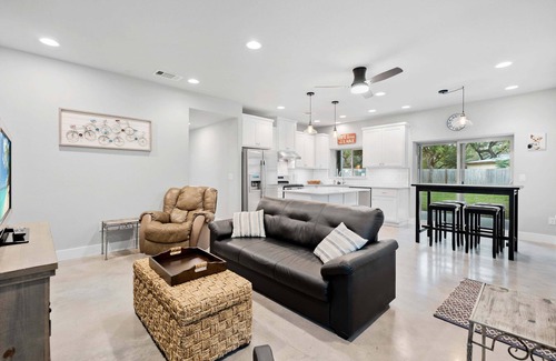 Yacht Harbor Cottage | Peaceful Cottage w/Grill Mins to Lake Travis