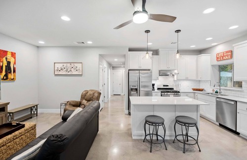 Yacht Harbor Cottage | Peaceful Cottage w/Grill Mins to Lake Travis