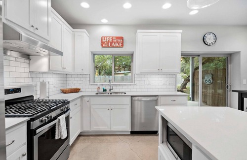 Yacht Harbor Cottage | Peaceful Cottage w/Grill Mins to Lake Travis