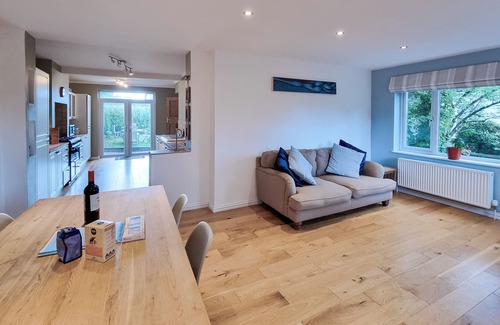 Topsham House | Peaceful countryside location within walking distance of amenities